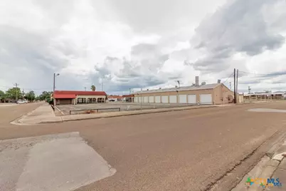 1301 N East Street, Victoria, TX 77901 - Photo 10