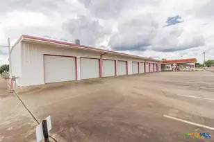 1301 N East St, Victoria, TX 77901 - Photo 1