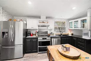 690 Cherry Ridge, Floresville, TX 78114 - Photo 14