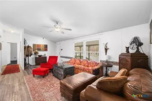 690 Cherry Ridge, Floresville, TX 78114 - Photo 8