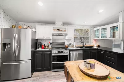 690 Cherry Ridge, Floresville, TX 78114 - Photo 14