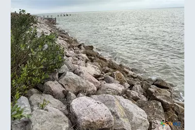 39 N Bay Shore Dr, Port Lavaca, TX 77979 - Photo 12