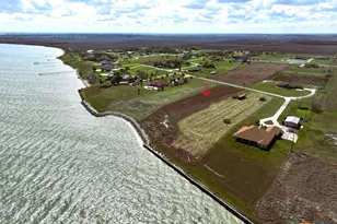 39 N Bay Shore Dr, Port Lavaca, TX 77979 - Photo 1