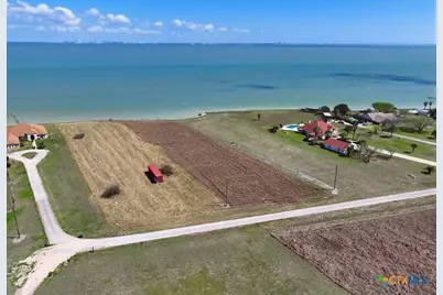 39 N Bay Shore Dr, Port Lavaca, TX 77979 - Photo 4