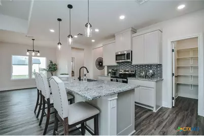 321 Whitetail Lane, Victoria, TX 77905 - Photo 8