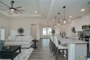 321 Whitetail Ln, Victoria, TX 77905 - Photo 12