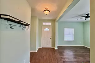 105 Holly Oak Ct, Victoria, TX 77901 - Photo 8