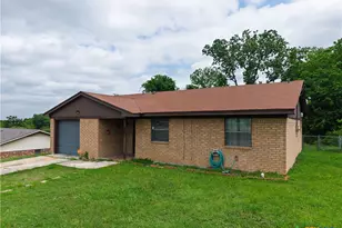 930 Dryden Ave, Copperas Cove, TX 76522 - Photo 2