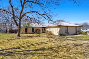 320 Highland Dr, Burnet, TX 78611 - Photo 2