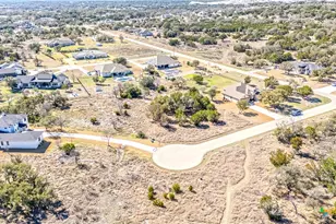 105 Rocky Summit Ct, Spicewood, TX 78669 - Photo 4