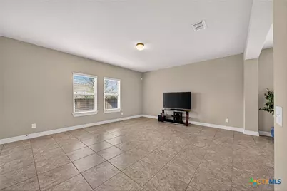 688 Community Drive, New Braunfels, TX 78132 - Photo 8