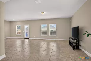 688 Community Dr, New Braunfels, TX 78132 - Photo 10