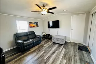 309 Cottonwood Ave, Luling, TX 78648 - Photo 6