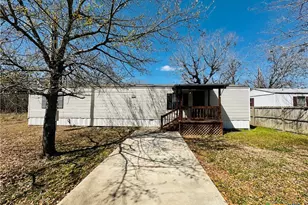 309 Cottonwood Ave, Luling, TX 78648 - Photo 2