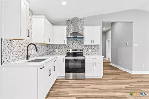 6638 Hickory Forrest Dr, Seguin, TX 78155 - Photo 8