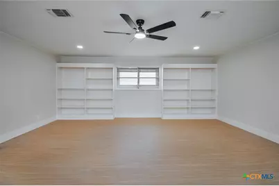 502 Berwick Street, Victoria, TX 77904 - Photo 6