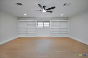 502 Berwick St, Victoria, TX 77904 - Photo 6