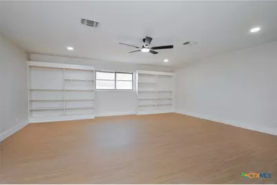 502 Berwick Street, Victoria, TX 77904 - Photo 4