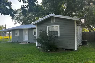 203 Oleander Ave, Tivoli, TX 77990 - Photo 2