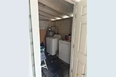 203 Oleander Avenue, Tivoli, TX 77990 - Photo 4