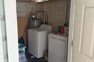 203 Oleander Ave, Tivoli, TX 77990 - Photo 4