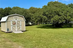 1535 Bayview Dr, Palacios, TX 77465 - Photo 2