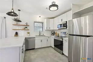 445 Granada Dr, New Braunfels, TX 78130 - Photo 4