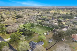 406 Blyth Rd, Victoria, TX 77904 - Photo 32