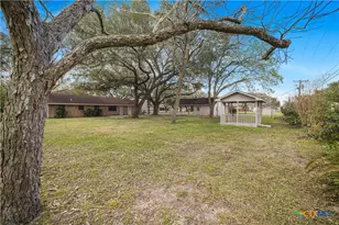 406 Blyth Rd, Victoria, TX 77904 - Photo 6
