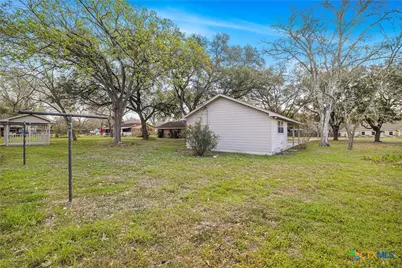 406 Blyth Road, Victoria, TX 77904 - Photo 6