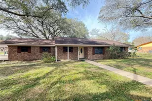406 Blyth Rd, Victoria, TX 77904 - Photo 2