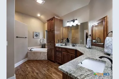 2726 Royalwood Drive, New Braunfels, TX 78132 - Photo 16