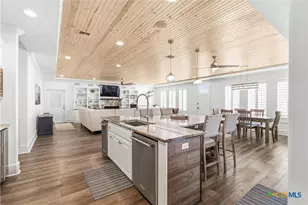 720 W Main St, Port O'Connor, TX 77982 - Photo 10