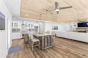 720 W Main St, Port O'Connor, TX 77982 - Photo 8