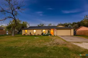 417 Dove Dr, Victoria, TX 77905 - Photo 2