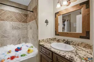 417 Dove Dr, Victoria, TX 77905 - Photo 14