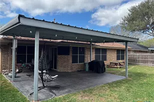 210 Nantucket Ave, Victoria, TX 77904 - Photo 18