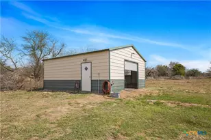 1032 Levi Sloan Rd, Victoria, TX 77904 - Photo 16