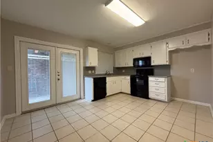 111 Lancelot St, Victoria, TX 77904 - Photo 2