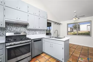 1106 Renee St, Seguin, TX 78155 - Photo 12