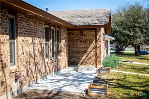 1106 Renee St, Seguin, TX 78155 - Photo 4