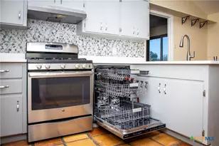 1106 Renee St, Seguin, TX 78155 - Photo 16