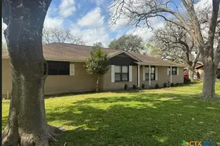 1209 E Morgan Ave, Cuero, TX 77954 - Photo 1