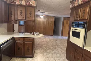 1209 E Morgan Ave, Cuero, TX 77954 - Photo 6