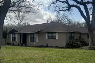 1209 E Morgan Ave, Cuero, TX 77954 - Photo 2