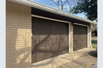 1209 E Morgan Avenue, Cuero, TX 77954 - Photo 20
