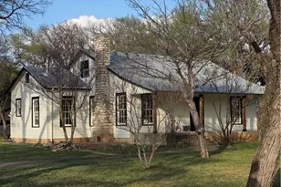 1001 N Penelope St, Belton, TX 76513 - Photo 1