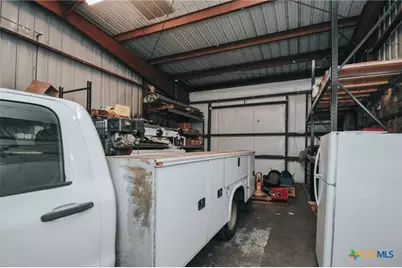 13102 N Navarro, Victoria, TX 77904 - Photo 32