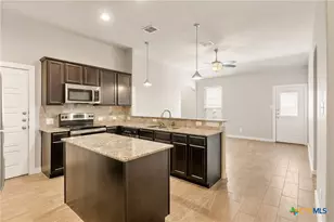 541 Creekside Frst, New Braunfels, TX 78130 - Photo 6