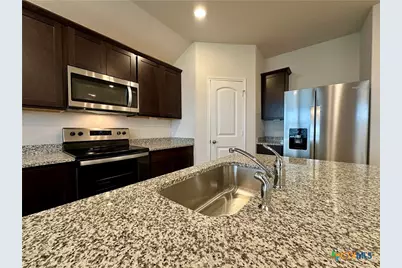 713 Signe, Seguin, TX 78155 - Photo 6